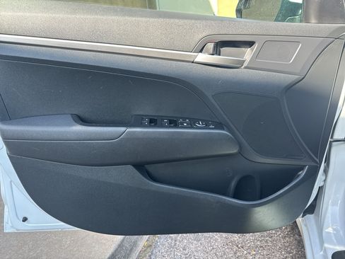 Used 2020 Hyundai Elantra SE w/ Cargo Package (C1) FWD image 21