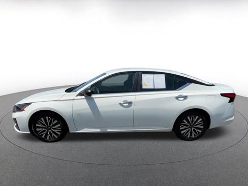 Used 2025 Nissan Altima 2.5 SV FWD image 7