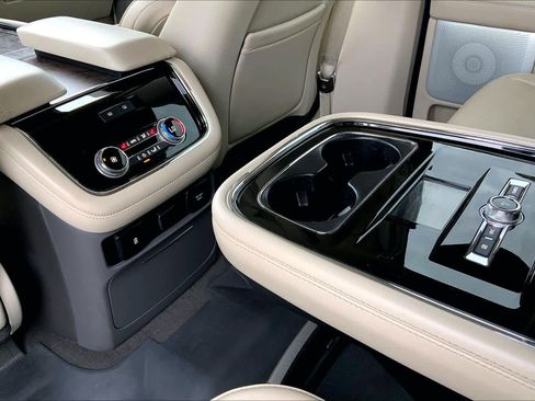 Used 2019 Lincoln Navigator Reserve AWD/4WD image 36