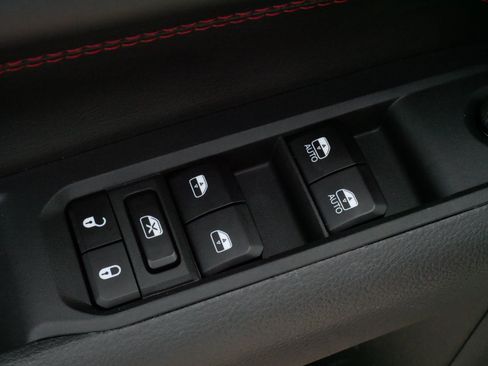 Used 2025 Jeep Compass Trailhawk AWD/4WD image 19