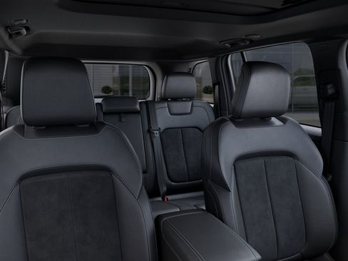 New 2025 Jeep Grand Cherokee Altitude AWD/4WD image 26