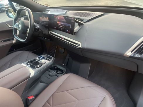 Used 2023 BMW iX xDrive50 image 25