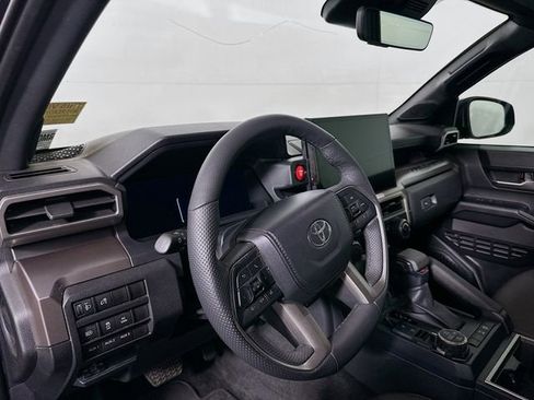 Used 2024 Toyota Tacoma TRD Off-Road image 10