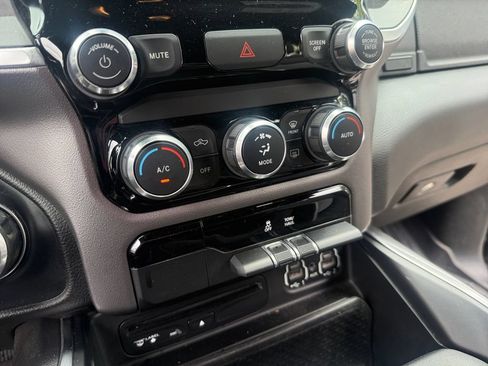 Used 2019 RAM 1500 Big Horn AWD/4WD image 17