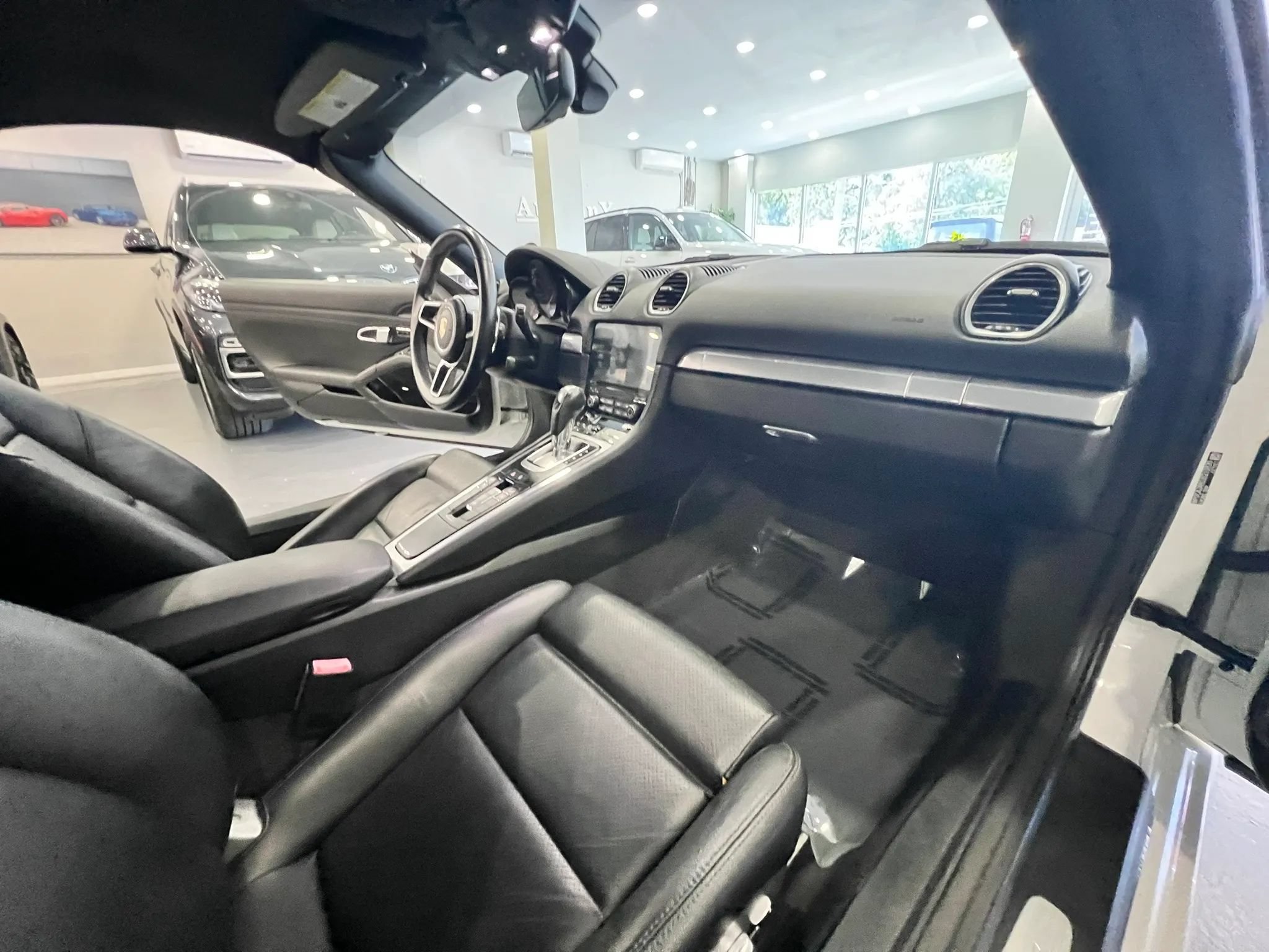 Used 2018 Porsche 718 Boxster RWD image 16