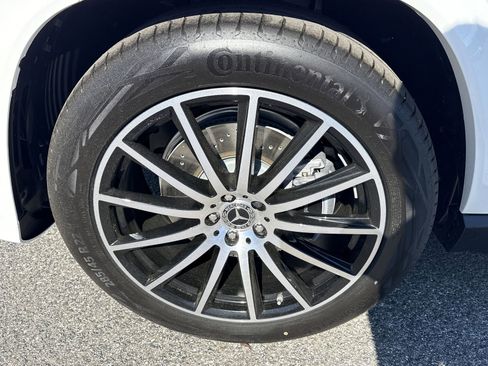 New 2026 Mercedes-Benz GLS 580 4MATIC image 9