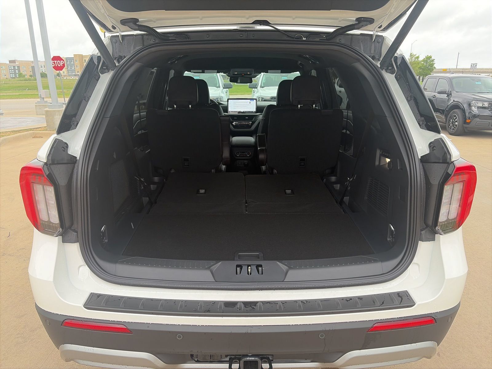 Certified 2026 Ford Explorer Platinum RWD image 24