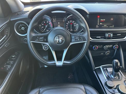 Used 2019 Alfa Romeo Stelvio Base image 16