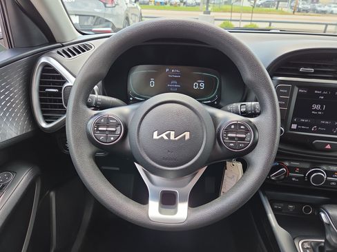 Used 2024 Kia Soul LX w/ Option Group 015 FWD image 11