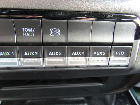 Used 2025 RAM 3500 Tradesman w/ Chrome Appearance Group image 27