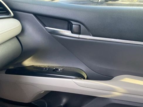 Used 2020 Toyota Camry SE image 14