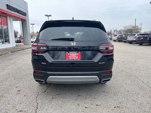 Used 2023 Honda Pilot Elite image 4