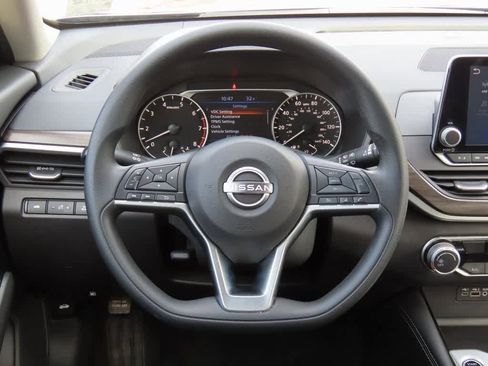 Used 2023 Nissan Altima 2.5 SV image 18