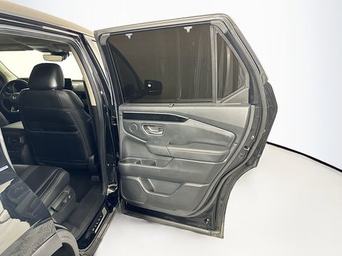 Used 2025 Honda Pilot EX-L image 32