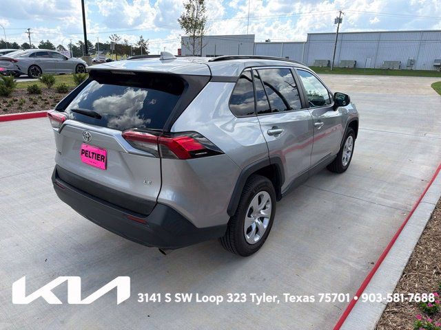 Used 2019 Toyota RAV4 LE FWD image 9