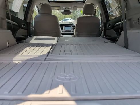 Used 2019 Toyota Highlander XLE w/ Protection Package #3 AWD/4WD image 33