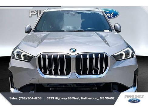 Used 2025 BMW X1 xDrive28i AWD/4WD image 3