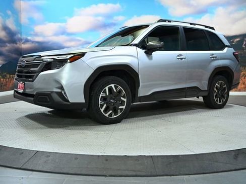 Used 2025 Subaru Forester Premium AWD/4WD image 4