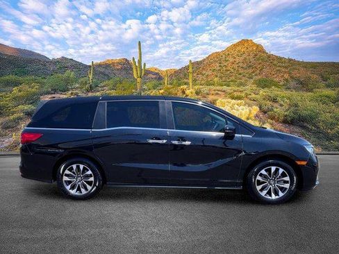 Used 2024 Honda Odyssey EX-L image 3