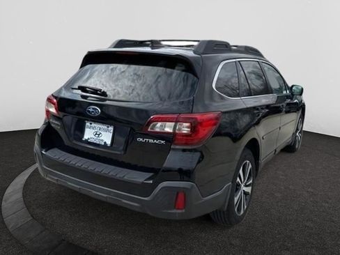 Used 2018 Subaru Outback 2.5i Limited image 3