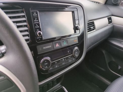 Used 2018 Mitsubishi Outlander ES AWD/4WD image 27