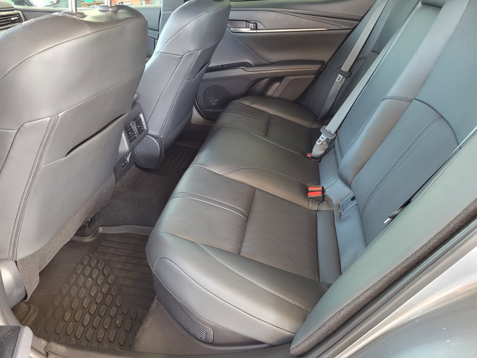 Used 2025 Toyota Camry XSE FWD image 6