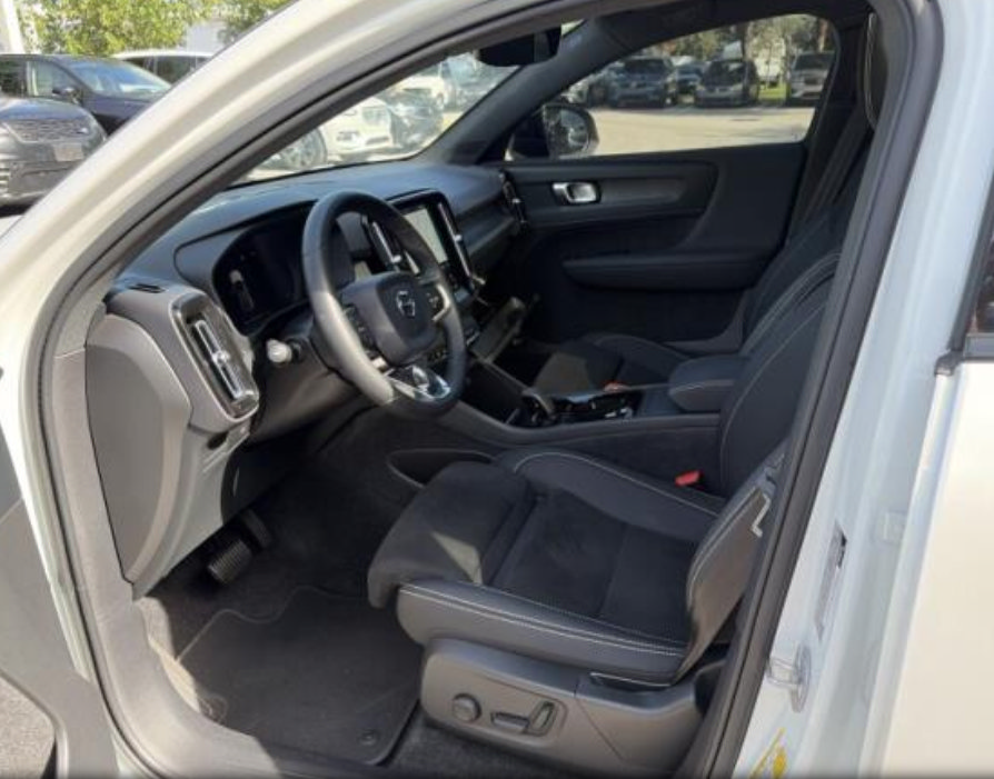 Used 2023 Volvo C40 P8 Recharge Plus AWD/4WD image 2