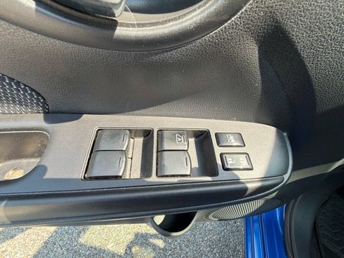 Used 2016 Nissan Versa SV w/ SV Appearance Package FWD image 9