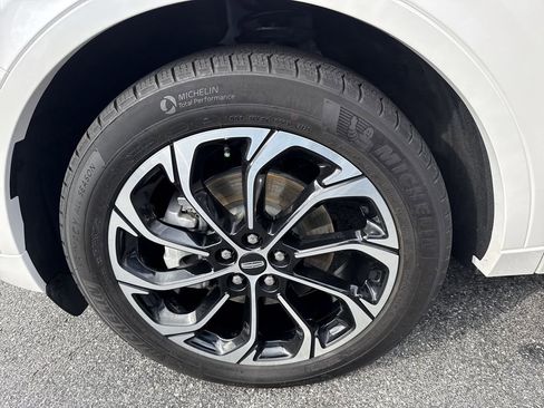 Used 2026 Lincoln Nautilus Reserve image 11