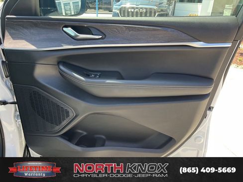 Used 2025 Jeep Grand Cherokee Limited w/ Luxury Tech Group II image 28