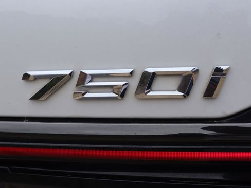 Used 2020 BMW 750i xDrive image 11