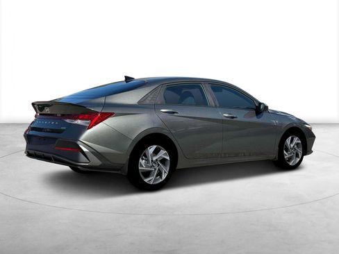 New 2025 Hyundai Elantra SEL image 8