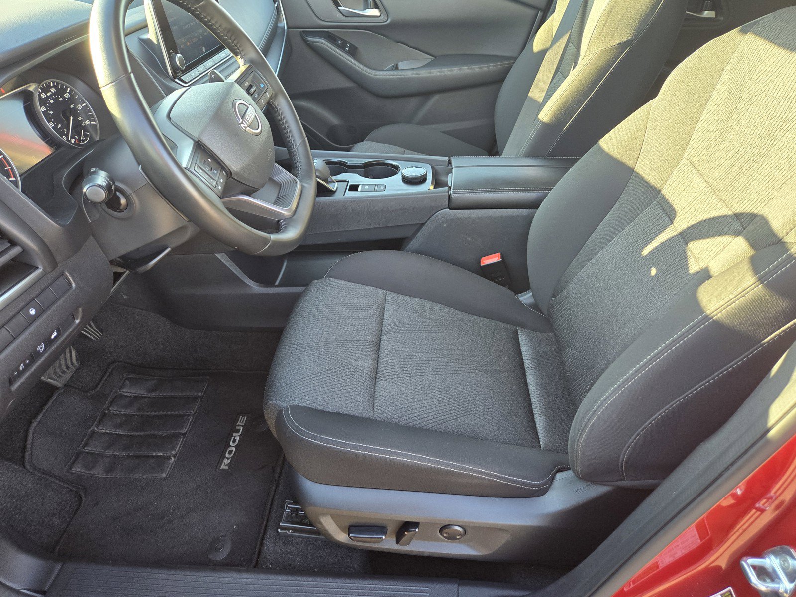 Certified 2025 Nissan Rogue SV AWD/4WD image 9