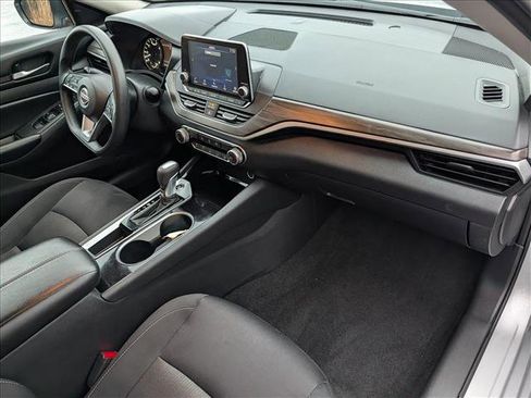 Used 2024 Nissan Altima 2.5 SV image 13