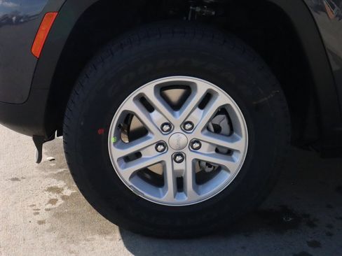 New 2025 Jeep Grand Cherokee Laredo w/ Luxury Tech Group I image 17