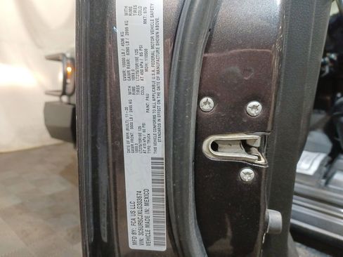 Used 2020 RAM 2500 Tradesman w/ Chrome Appearance Group image 25