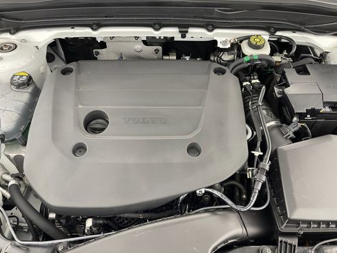 Used 2024 Volvo XC40 B5 Plus image 40