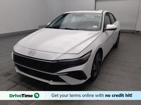 Used 2025 Hyundai Elantra SEL FWD image 1