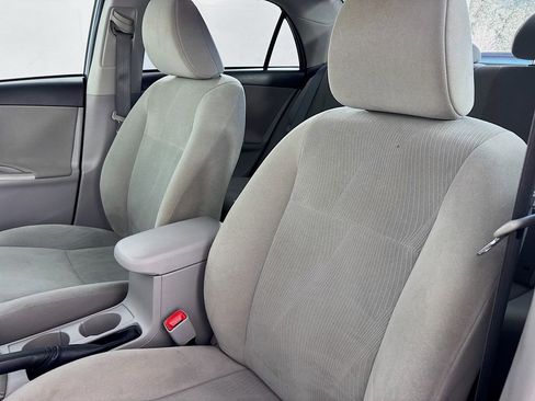 Used 2013 Toyota Corolla LE image 32