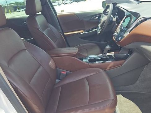 Used 2016 Chevrolet Malibu LT w/ Leather Package FWD image 5