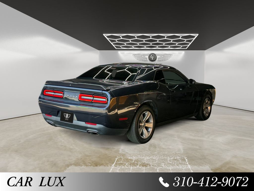 Used 2019 Dodge Challenger SXT RWD image 5