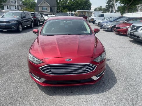 Used 2018 Ford Fusion SE w/ Equipment Group 201A FWD image 3