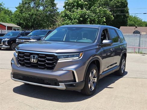 Used 2025 Honda Pilot EX-L image 3