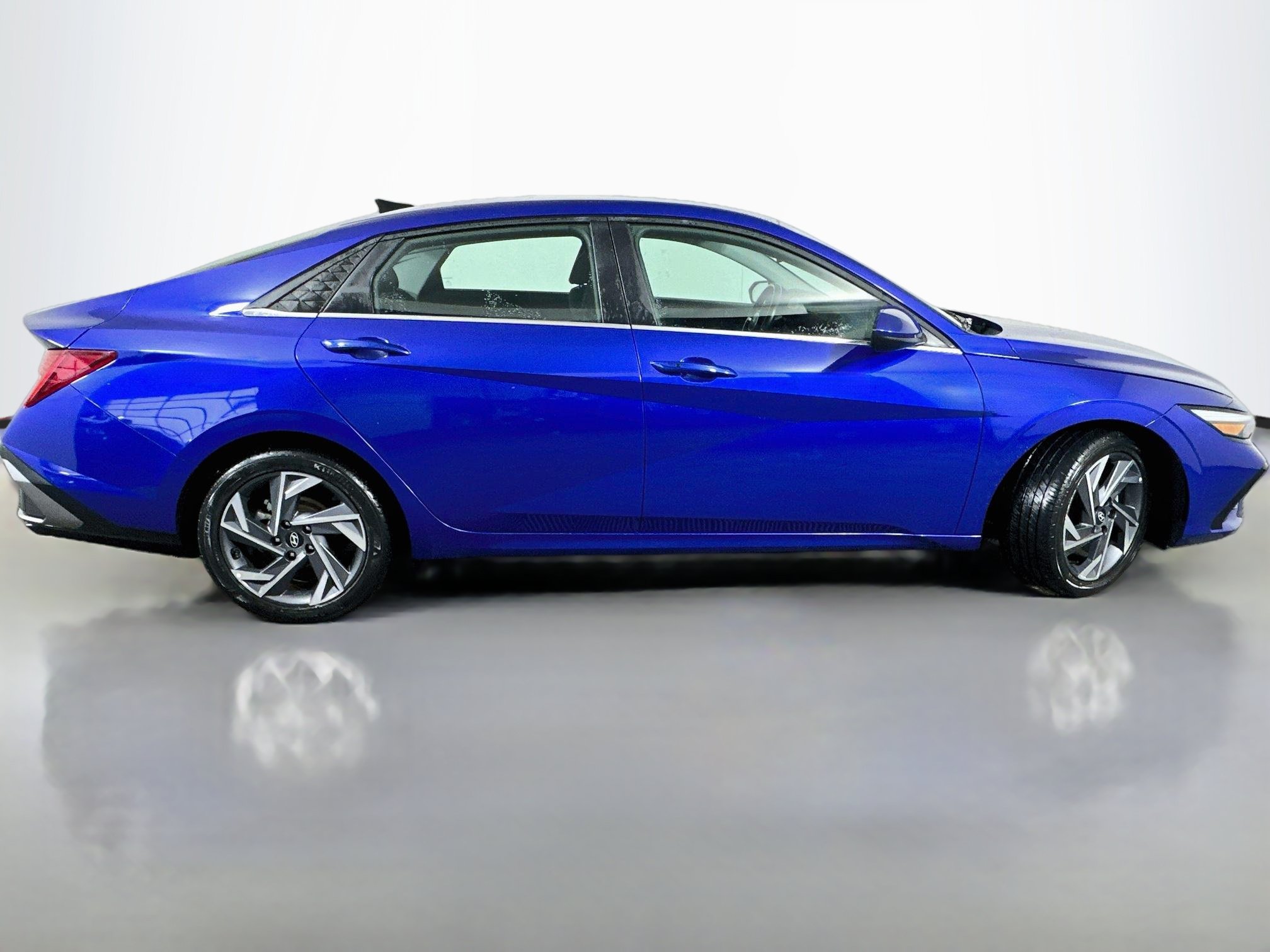 Certified 2025 Hyundai Elantra SEL FWD image 8