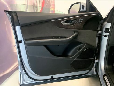 Used 2019 Audi Q8 Prestige AWD/4WD image 23