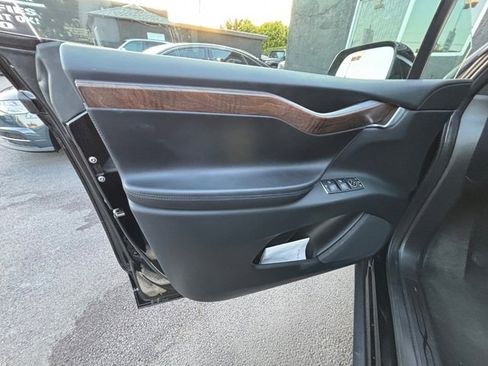 Used 2020 Tesla Model X Long Range AWD/4WD image 32