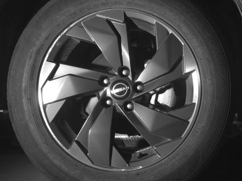 Used 2025 Nissan Rogue SV FWD image 13