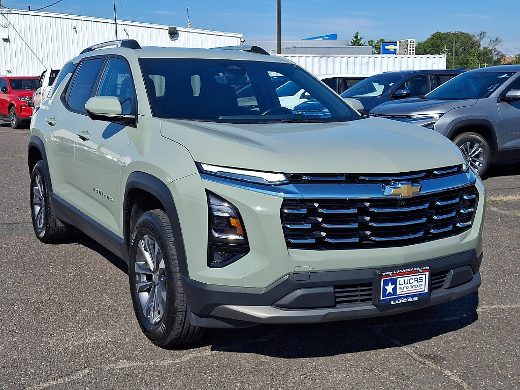 Used 2025 Chevrolet Equinox LT w/ Convenience Package II AWD/4WD image 2