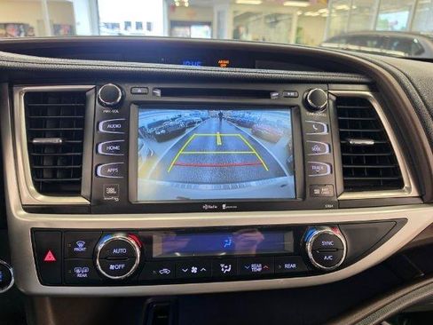 Used 2014 Toyota Highlander Limited FWD image 17