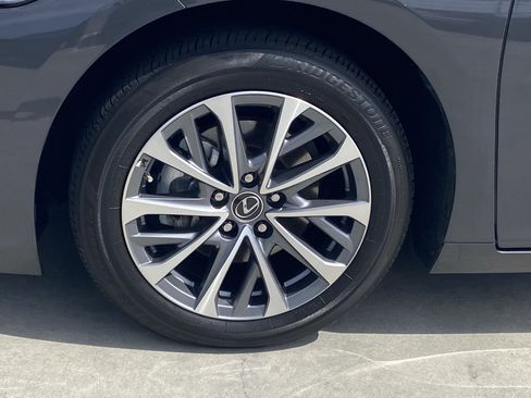 Used 2025 Lexus ES 350 w/ Accessory Package (Z2) FWD image 8
